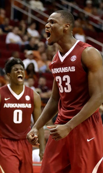 Macon's career-high 23 points lead Arkansas over Texas (Dec 17, 2016)